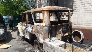 Загоревшийся автомобиль с газовым баллоном внутри потушили ставропольские автоинспекторы