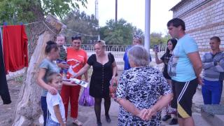 В Степновском округе гуманитарную помощь передали 12 беженцам из Украины