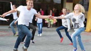 Жители Ставрополя устроили танцевальный флешмоб