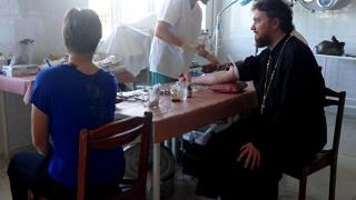 Священники и прихожане храмов Михайловска сдали кровь для тяжелобольных