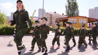 440 детсадовцев прошли на параде дошкольных войск в Ставрополе