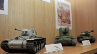Миниатюрные копии танков и самолетов представили коллекционеры на выставке в Ставрополе