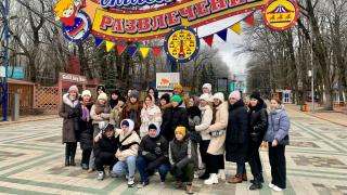 Дети из ЛНР опробовали лёд в парке Победы Ставрополя