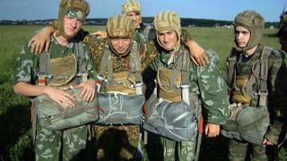 Шестеро юных казаков из Солнечнодольска впервые совершили парашютные прыжки