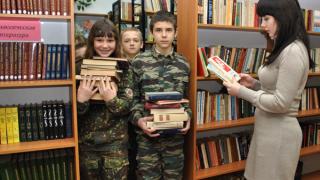 Историко-краеведческую и справочную литературу получили в подарок ставропольские кадеты