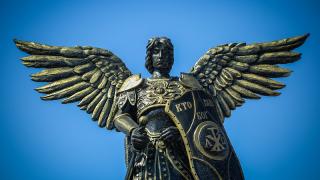 В Михайловске появилась скульптура архангела Михаила