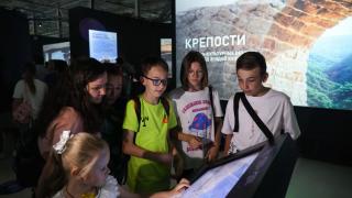 Более 9 тысяч ставропольцев посетили мультимедийную выставку «Наследие и наследники»