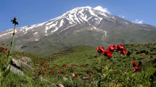 На вершине горы Демавенд в Иране водружены флаги России, ПГЛУ, волонтерского центра «Сочи – 2014»
