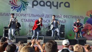 Российские «звёзды» зажгли на благотворительном фестивале в селе Дербетовка