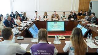 Губернатору Ставрополья школьники вручили медаль
