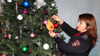 Подарки с «Ёлки желаний» от полицейских получили дети Ставрополья