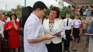 Детям с ограниченными возможностями в Новоселицком районе дарят новые планшеты