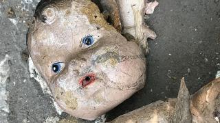 «История с кладбища»: зачем женщина из Дагестана выдала кукол за мёртвых младенцев