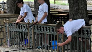 Юные рыбаки и рыбачки состязались в Центральном парке Ставрополя