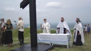 Панихида по павшим воинам-казакам прошла у поклонного креста на Рыцевой поляне в Невинномысске