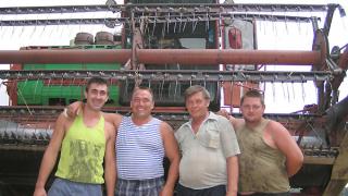 Комбайнеры Кочубеевского района Ставрополья торопятся убрать урожай