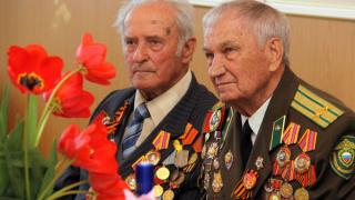 Ветеранов-пограничников Ставрополя поздравили сотрудники УФСБ по КЧР