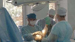 Операции по замене суставов успешно провели в Ставрополе с московским хирургом
