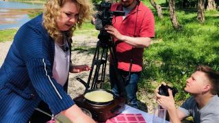 Участников съёмочной группы телеканала «Россия-24» в Железноводске угостили блинами