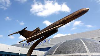 Памятник к 40-летию самолета Ту-154 открыли возле аэропорта Минеральные Воды