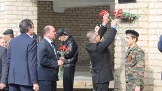 В поселке Ясном школе присвоили имя ученика, героя полиции Николая Знаменского