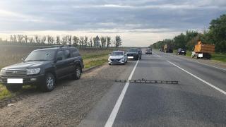 Отлетевший из-под колеса грузовика предмет стал причиной ДТП на Ставрополье