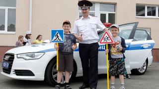 78 лет ГИБДД отметили ставропольские стражи дорог при полном параде