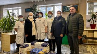 Партии одноразовой посуды и средств защиты передали медикам депутаты Думы Ставрополя