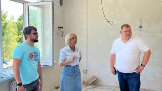Ольга Казакова проинспектировала ход ремонтных работ в сельской школе