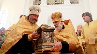 Десятки тысяч ставропольцев поклонились частице мощей святителя Николая Чудотворца