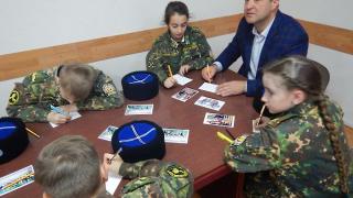 Ставропольские кадеты-ермоловцы сделали поздравительные открытки своими руками