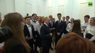 Десятиклассница из Минеральных Вод спела гимн с Президентом России