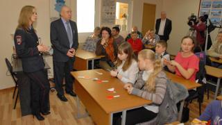 Школьники Пятигорска получат специальные светоотражающие жезлы