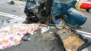 На трассе в Ставропольском крае «Лексус» разорвал «Жигули»: три человека погибли