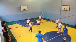Команды органов самоуправления Александровского и Шпаковского районов сыграли в волейбол