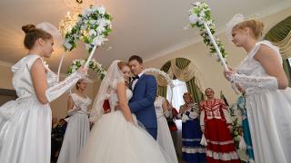 Власти Ставрополья поздравили жителей края с Днём семьи, любви и верности