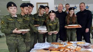Конкурс на лучшую выпечку ко Дню матери провели в кадетской школе Ставрополя