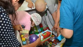 Северо-Кавказский банк передал тяжелобольным детям подарки – «коробки храбрости»