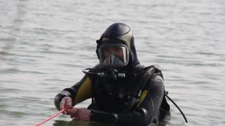 В Буденновске водолазы достали из озера тело утонувшего мужчины