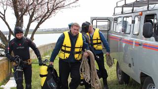 В Ипатовском районе Жигули упали в реку с плотины, водитель утонул