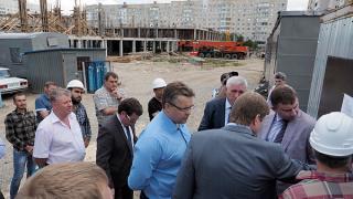 Губернатор Владимиров побывал на стройках школ и перинатального центра в Ставрополе