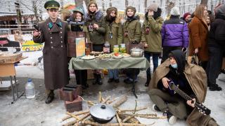 В Татьянин день студенты Ставрополя на льду в парке Победы устроили шоу профессий