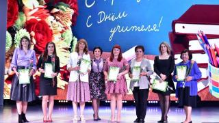 Активисты «Единой России» Будённовска поздравили педагогов с Днём учителя