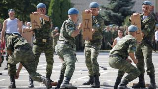 В День ВДВ в Ставрополе десантный полк принял гостей