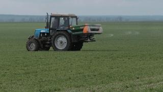 Новый трактор послужит благоустройству села Апанасенковского округа