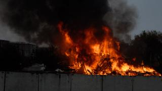 Ставропольские пожарные 15 часов тушили горящий дом в станице Новомарьевской