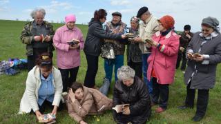В Апанасенковском районе библиотека организовала чтение на весенней поляне
