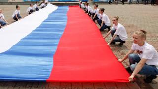 С Днем государственного флага России поздравили власти Ставрополья земляков