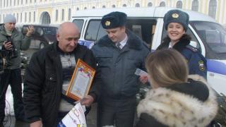 Дисциплинированным водителям в Ставрополе инспекторы ГИБДД вручили подарки
