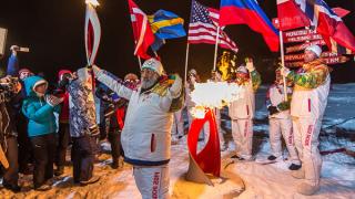 Олимпийский огонь осветил Северный полюс